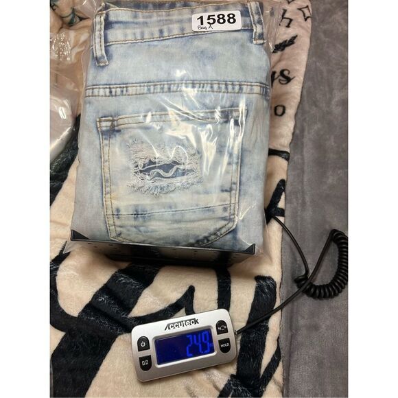 Majestik Jeans Mens Size 30/32 Light Wash Blue Slim Straight Studded Distressed - Picture 12 of 12